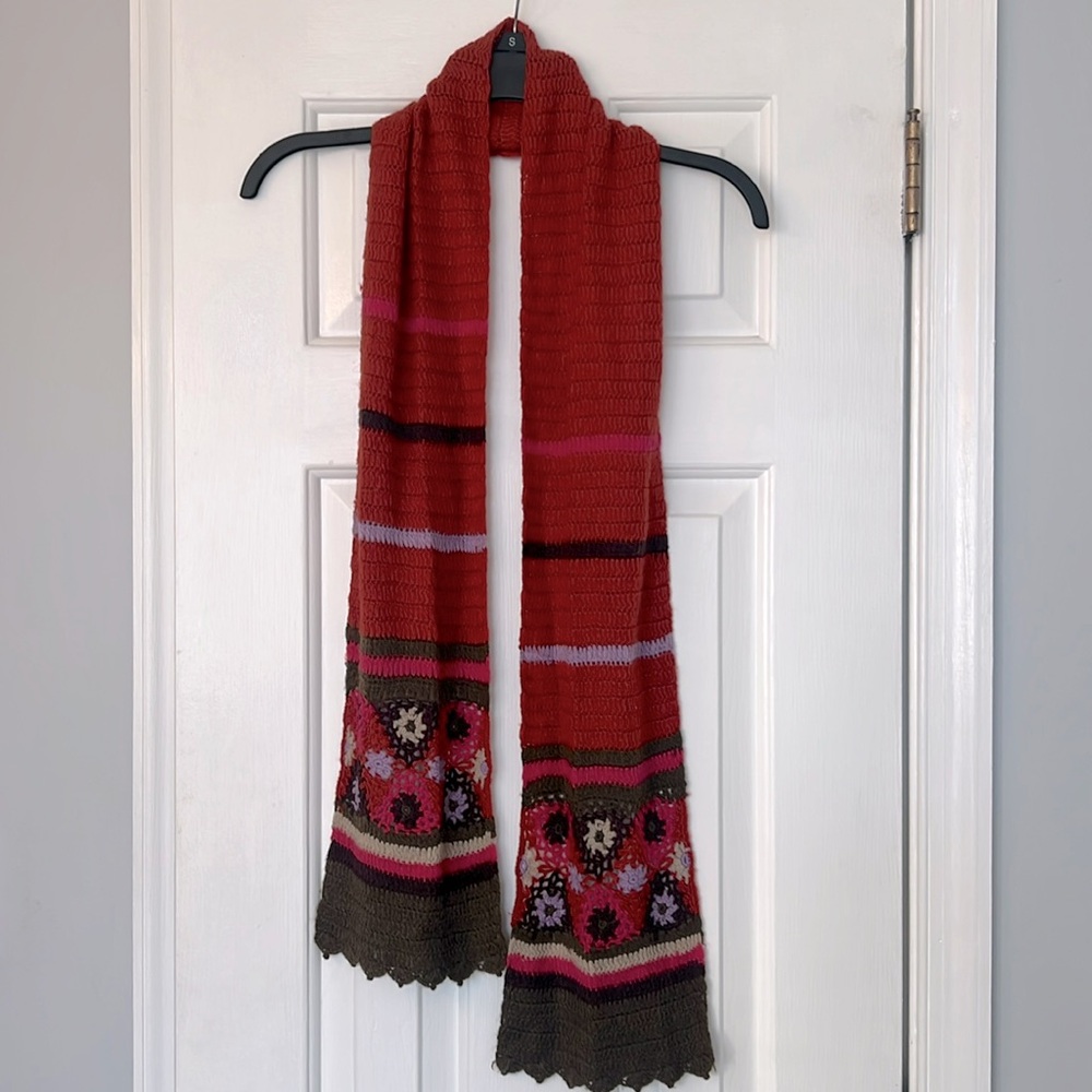 Beautiful Vintage Lucky Brand scarf 🧣. Gorgeous accessory
